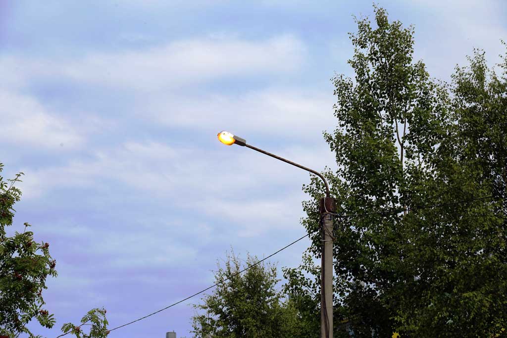 С сегодняшнего дня вечерами в Мирном станет светлее.