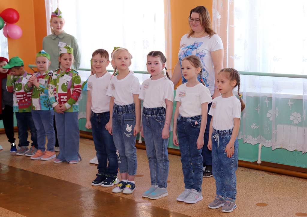 Десять команд детских садов приняли участие в городском фестивале интеллектуального творчества дошкольников «Академия Знайки»..